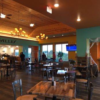 Captain’s Quarters Bar & Grill